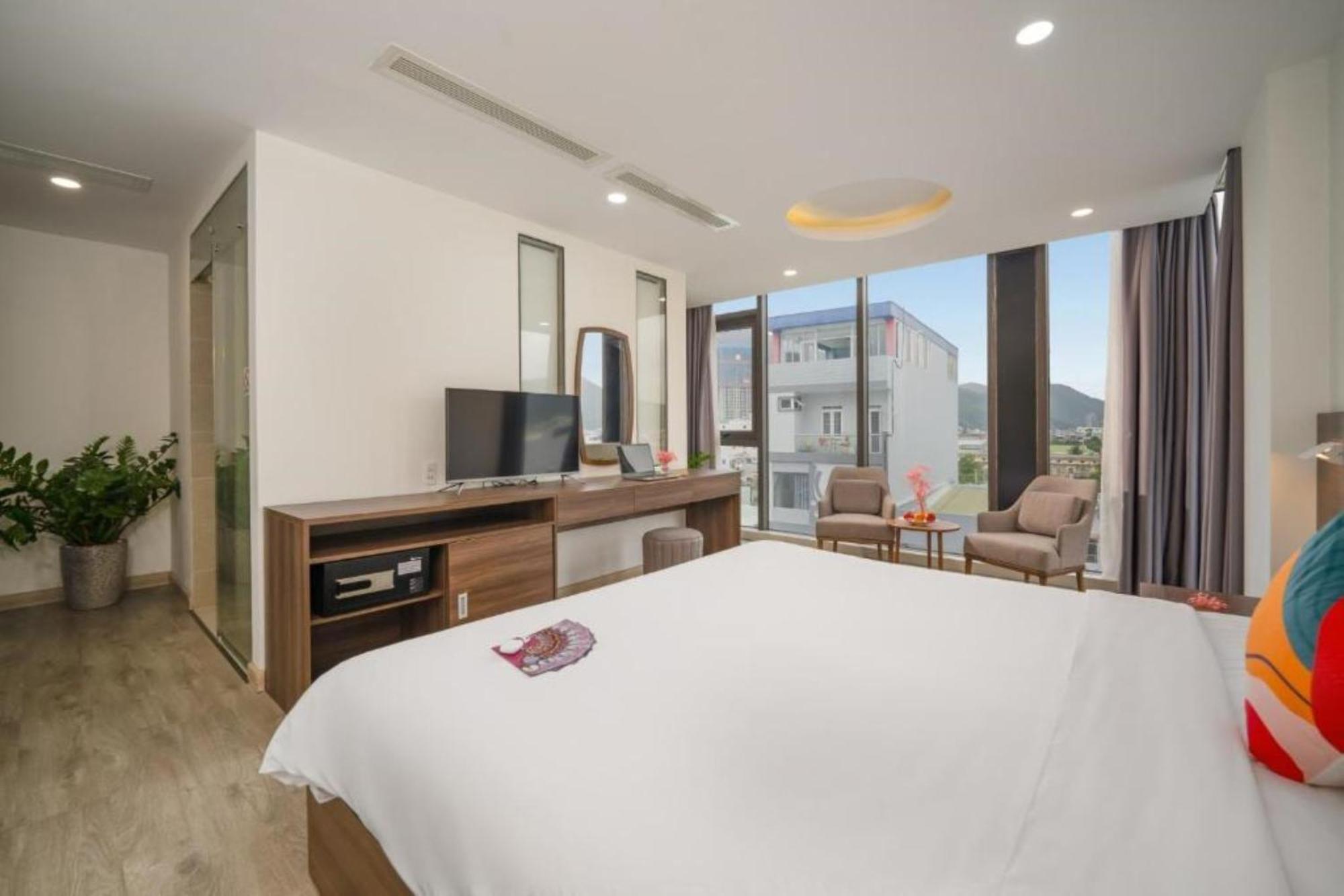 Mira Grand Hotel 3*